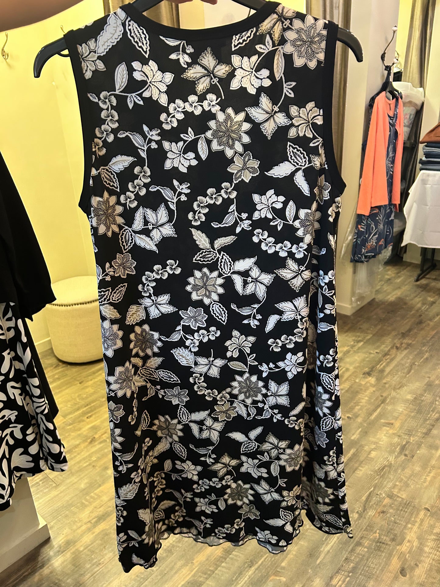 Bali – Sleeveless Knee-Length Dress with Contrast Binding
