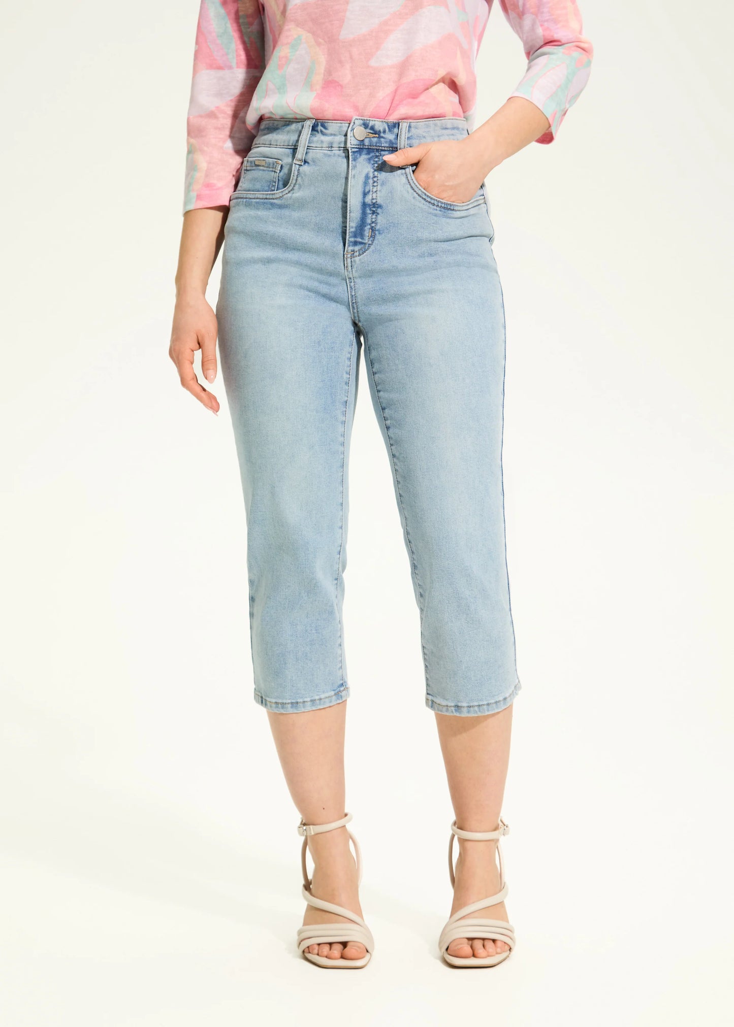 FDJ French Dressing – Suzanne Capri, Higher Rise (Light Wash)