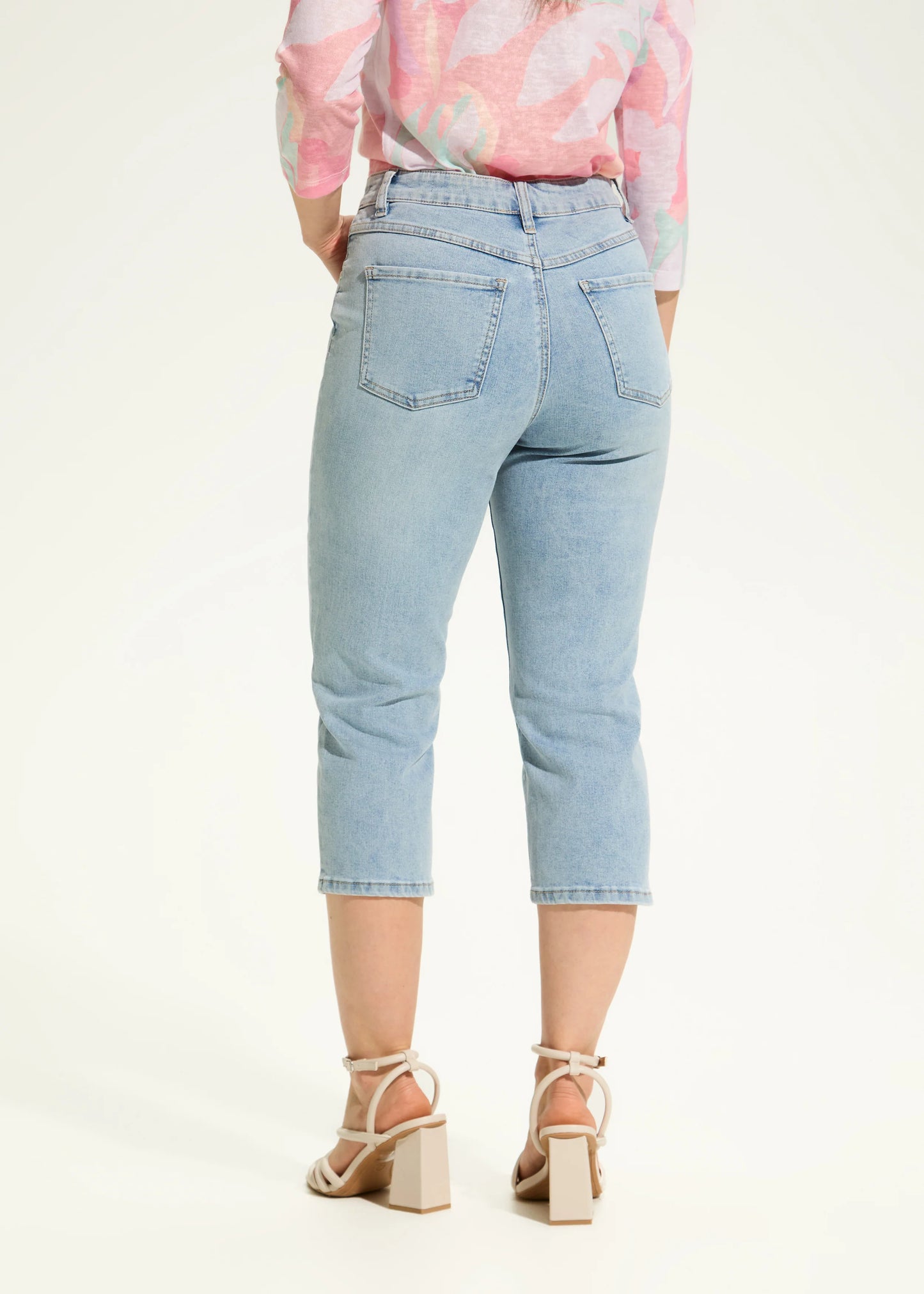 FDJ French Dressing – Suzanne Capri, Higher Rise (Light Wash)