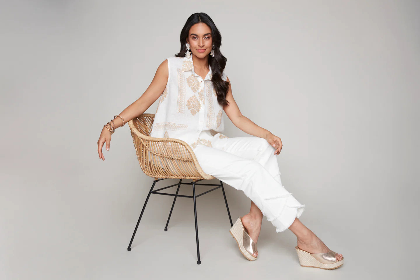 Carré Noir – Sleeveless Linen Button-Up Shirt