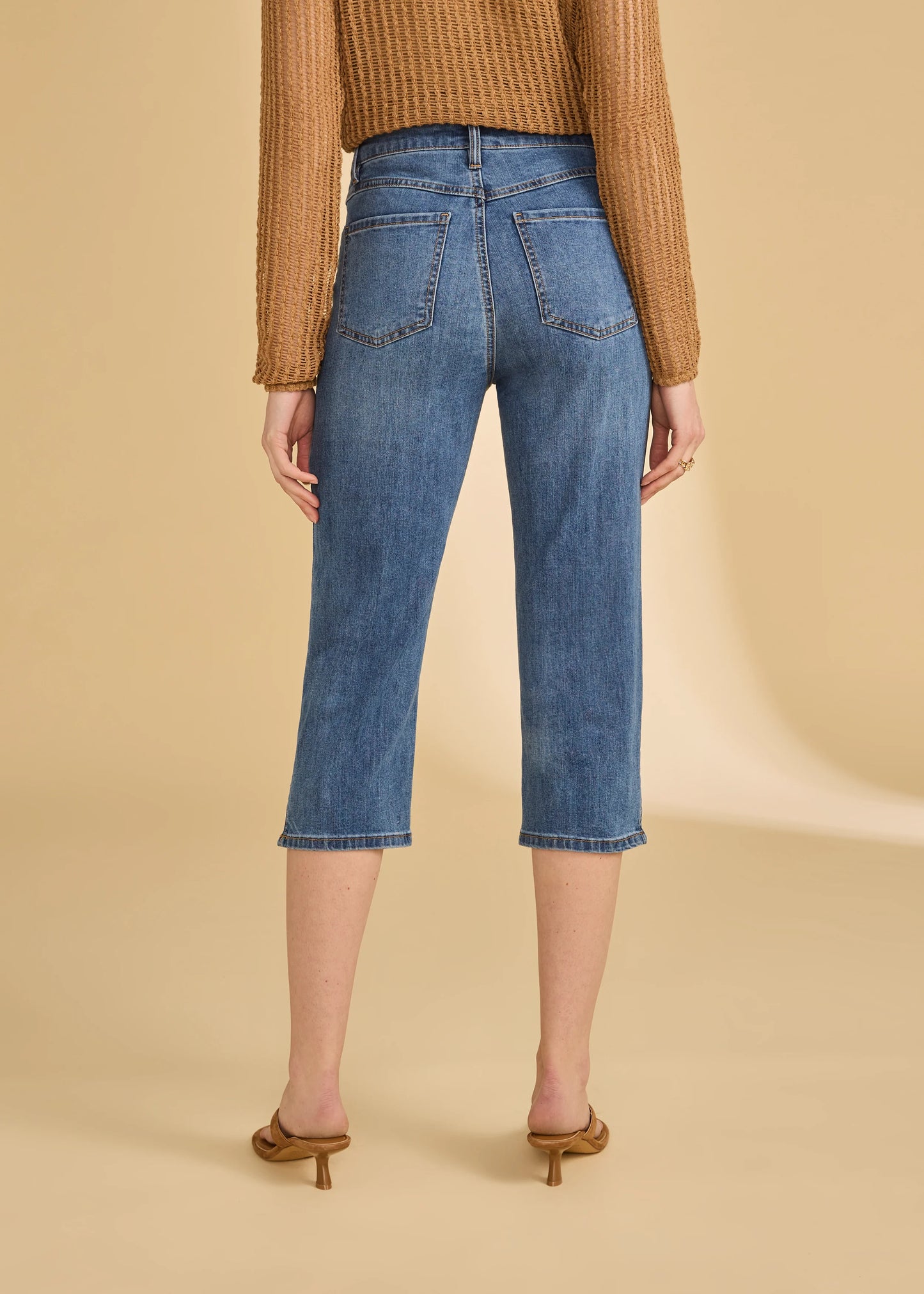 FDJ – Basic Suzanne Capri (Medium Wash)