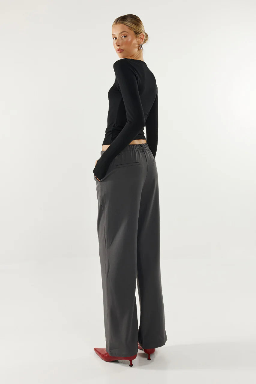 Madison the Label - Leanne V‑Neck Long‑Sleeve Top