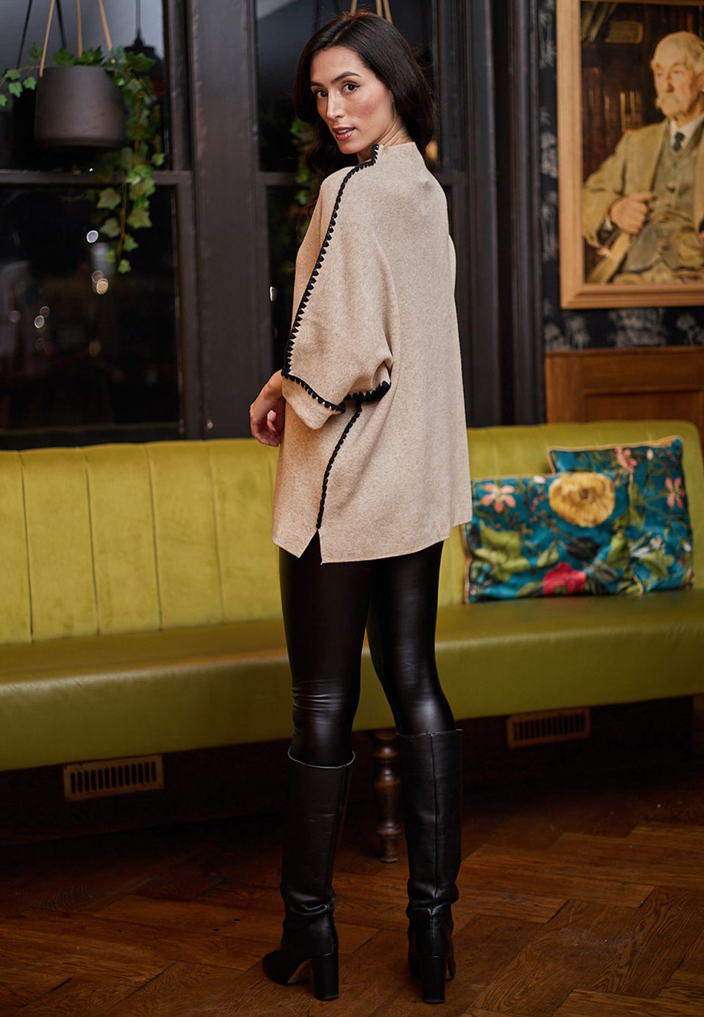 Angeleye – Mayfair Poncho Top, Beige
