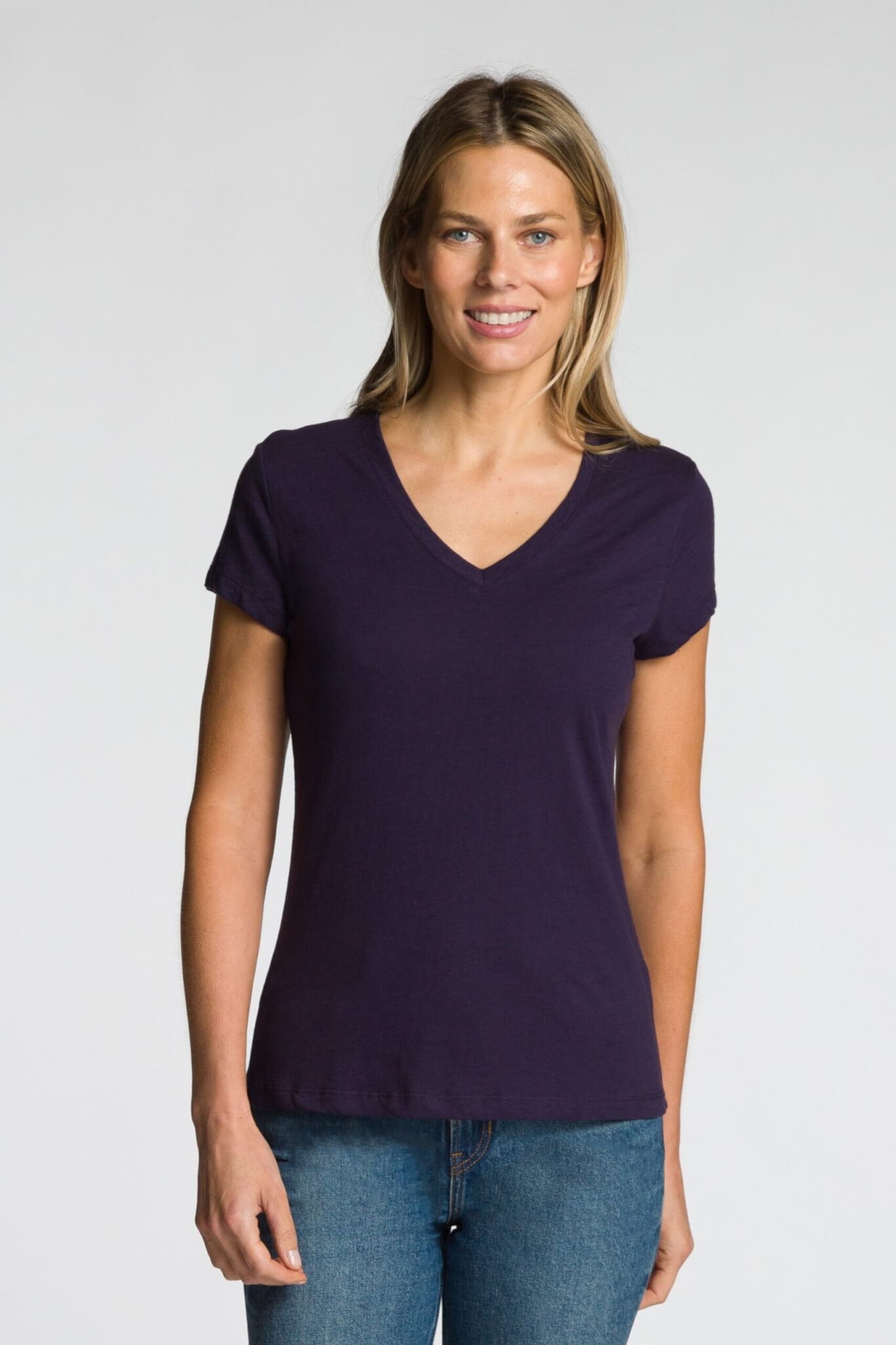 DKR & Co. – Fitted Basic V-Neck Tee