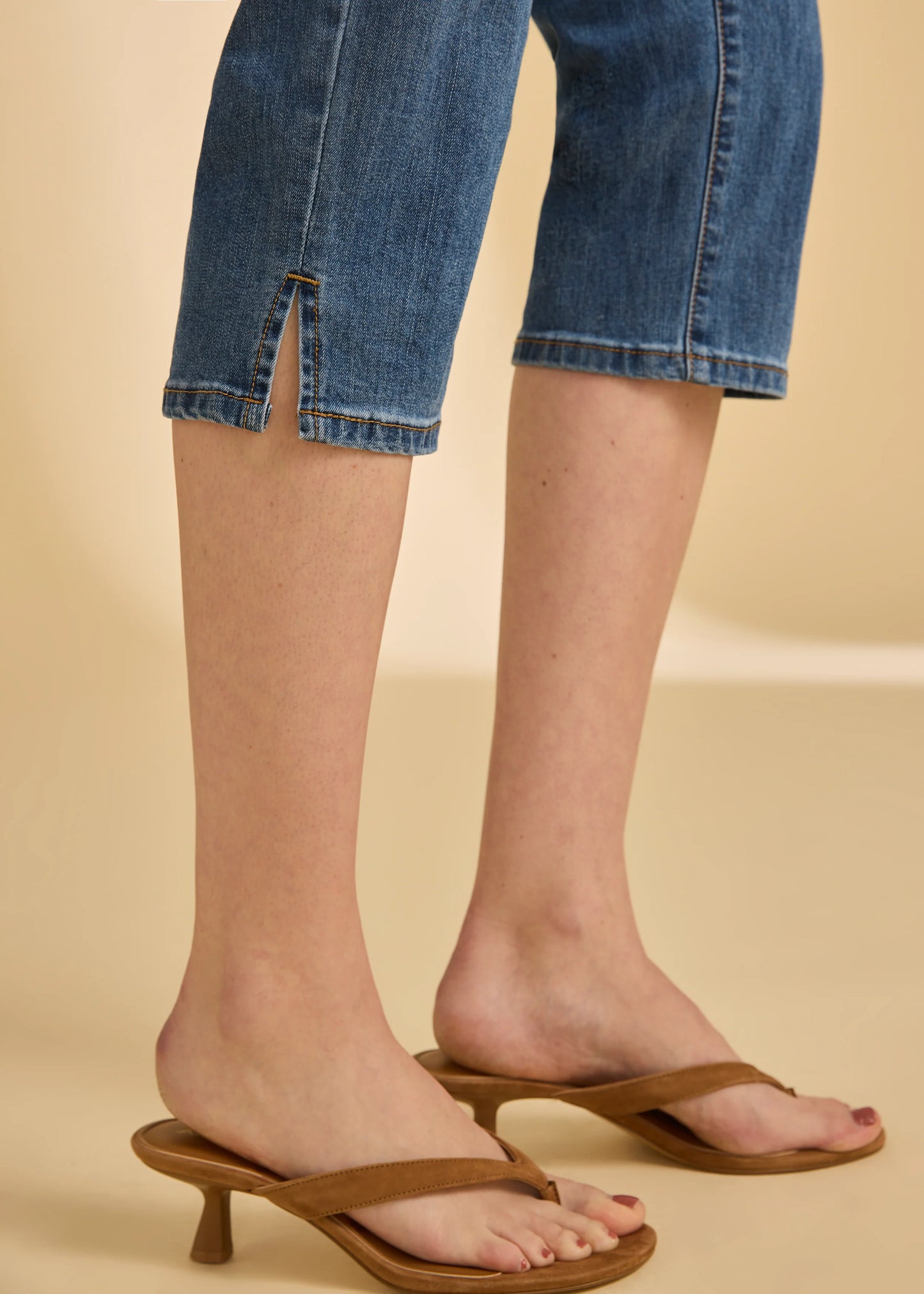 FDJ – Basic Suzanne Capri (Medium Wash)
