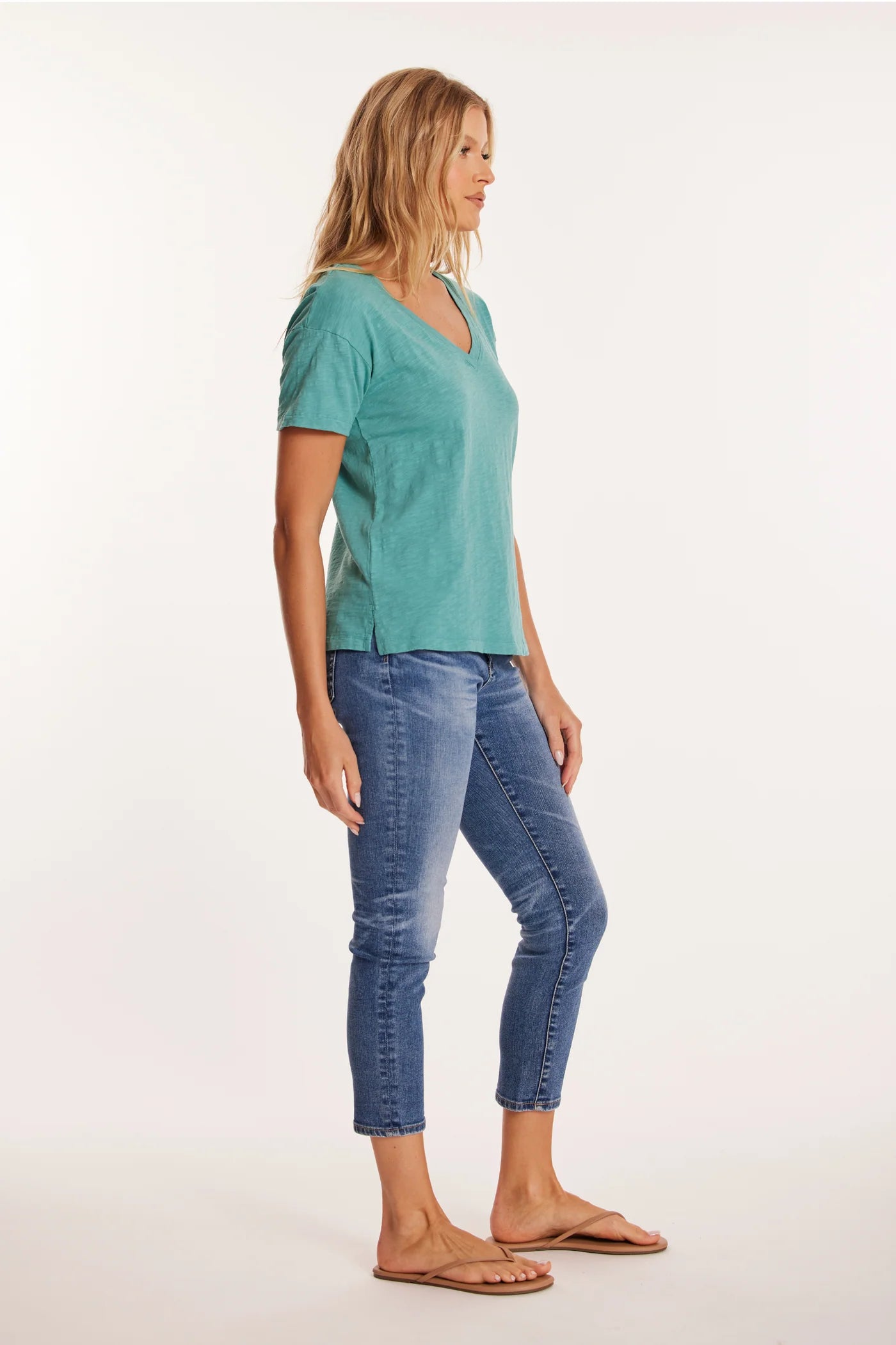 Mododoc – Short Sleeve V-Neck Tee