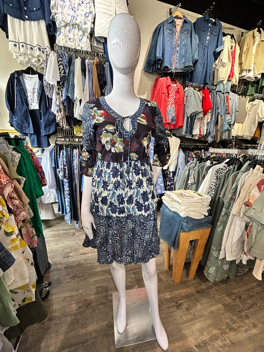 Dress Addict – Jazz V-Neck Bell Sleeve Short Dress