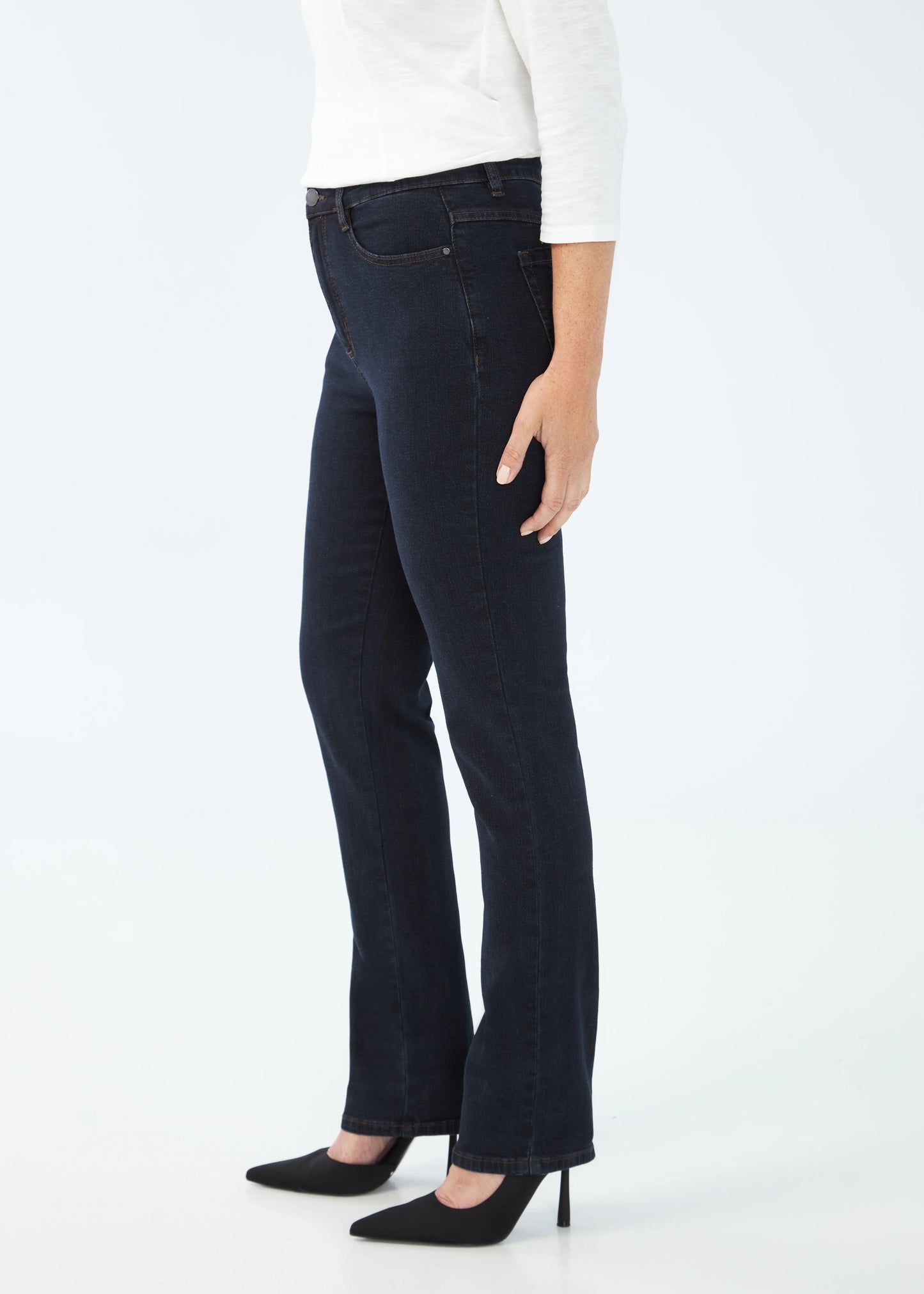 Side view of midnight blue FDJ Suzanne Straight Leg Jeans, women’s fashion Canada.