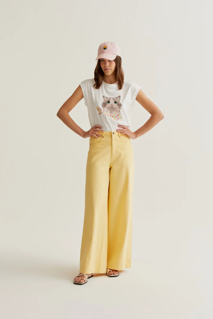Compañía Fantástica – Cat Print Wide Shoulder Tee