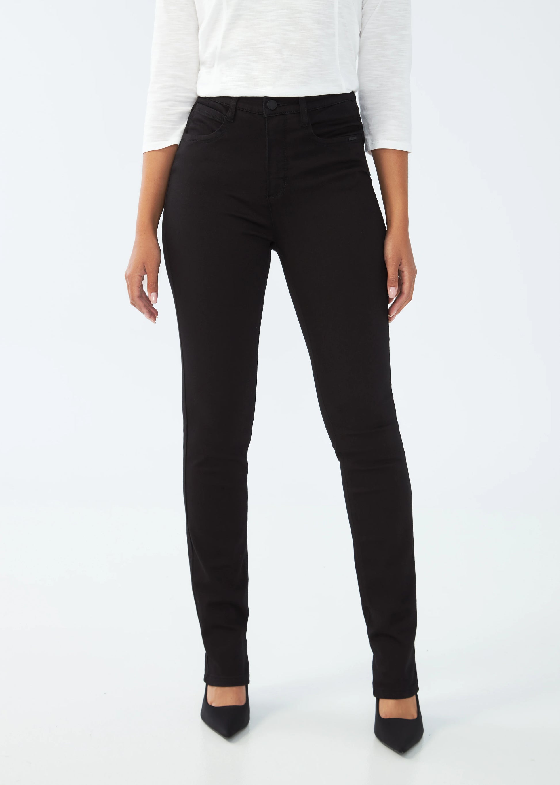 Front view of FDJ black Suzanne straight leg jeans, women’s denim Canada.