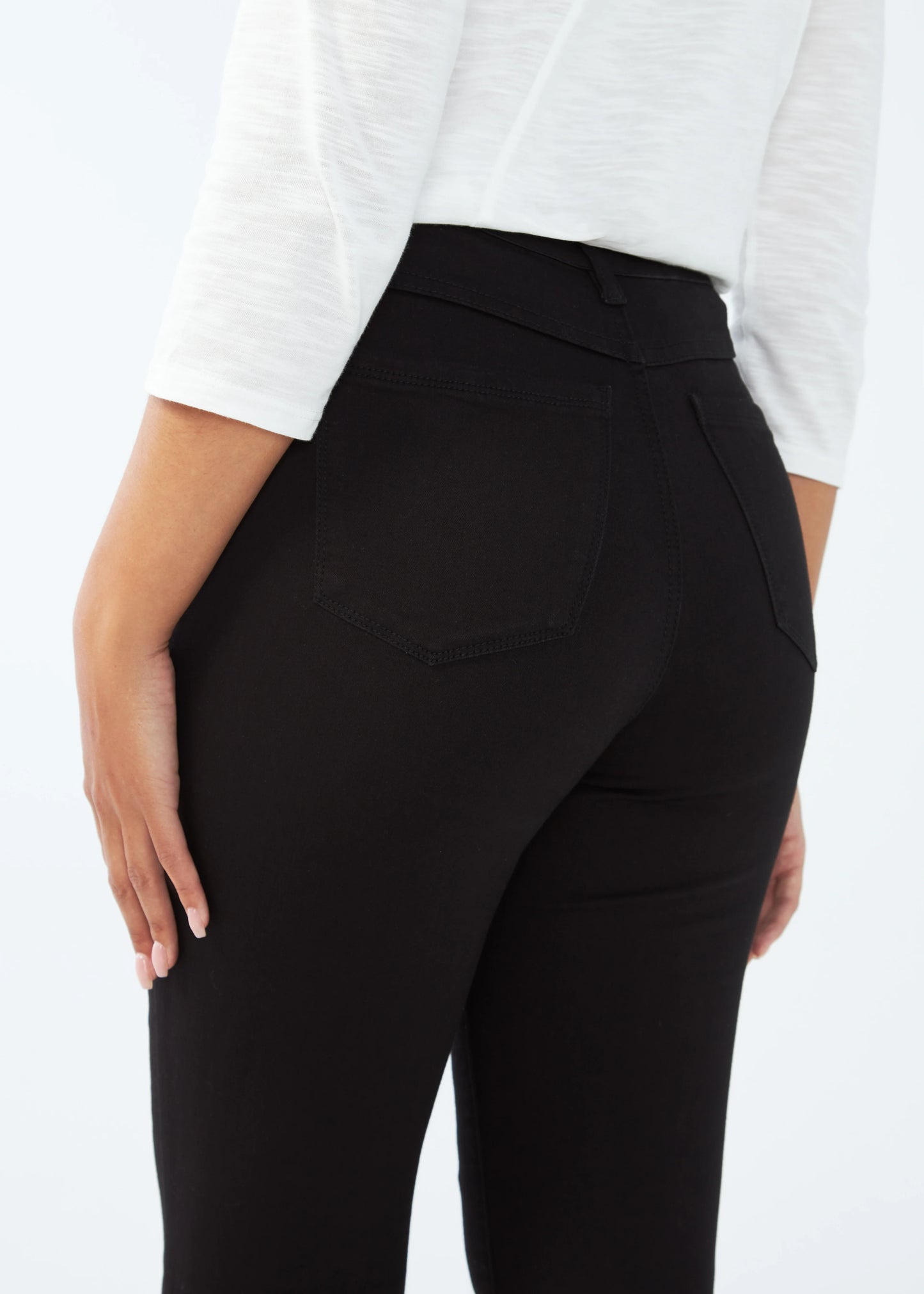 Close-up back view of FDJ Petite Suzanne Straight Leg Jeans in black, petite women’s denim Canada.