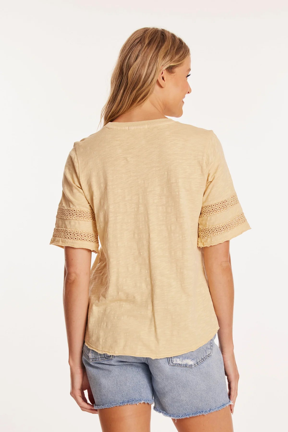 Mododoc – Tee with Lace Sleeve Trim