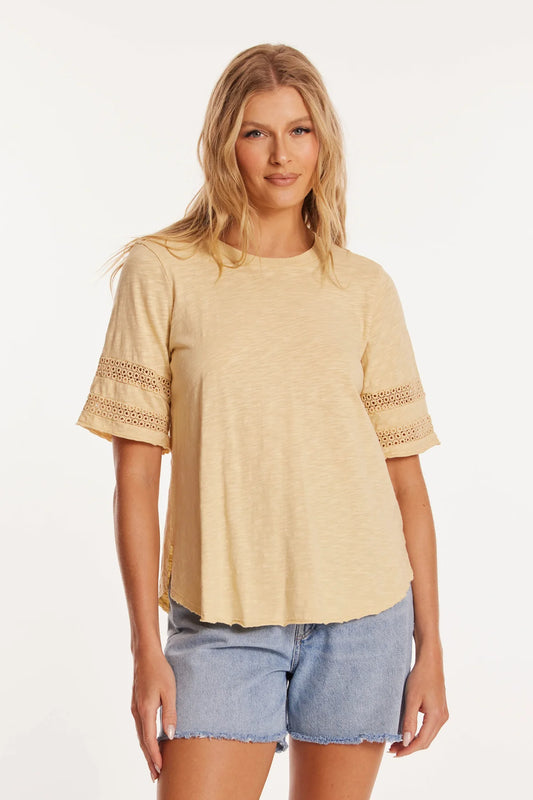 Mododoc – Tee with Lace Sleeve Trim