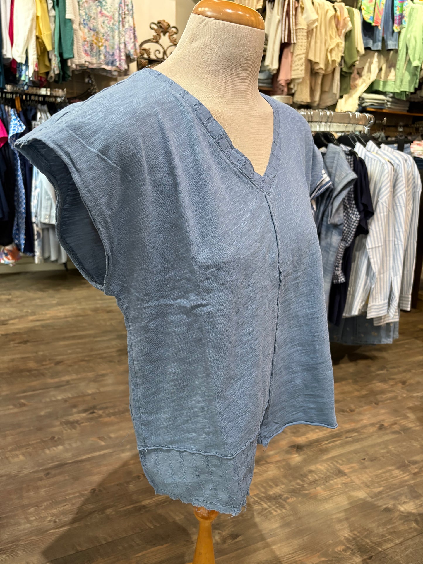 Mododoc – Raw Edge V-Neck Tee