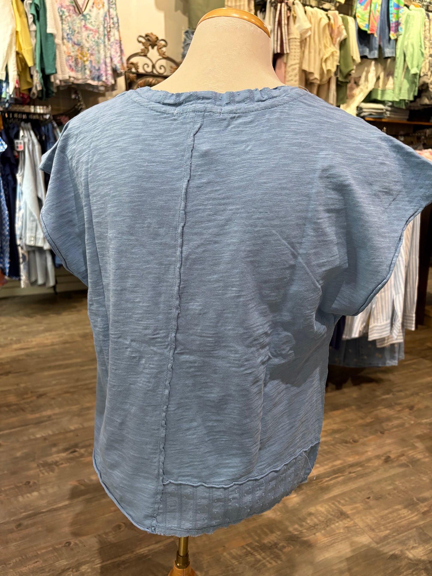 Mododoc – Raw Edge V-Neck Tee