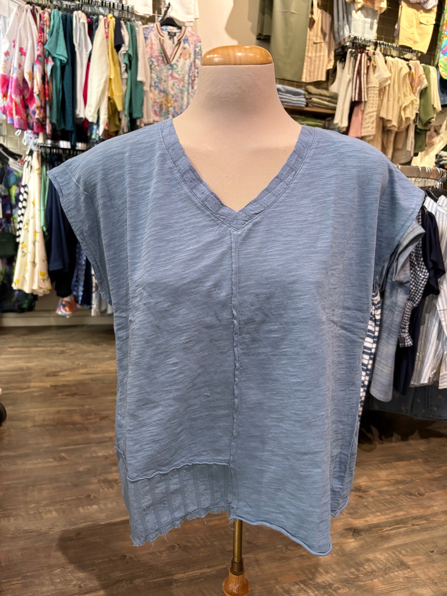 Mododoc – Raw Edge V-Neck Tee