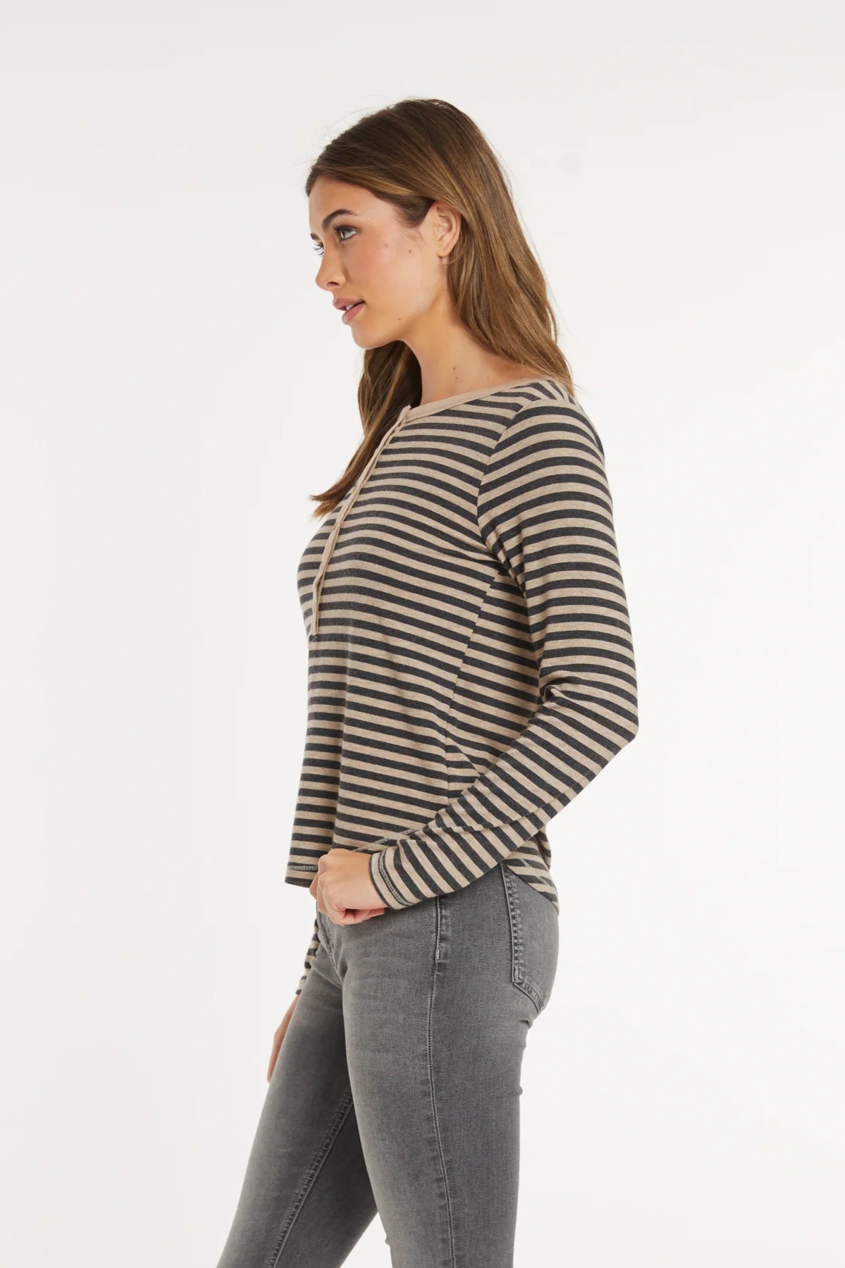 Mododoc - Slim Shirttail Henley, Dark Oat