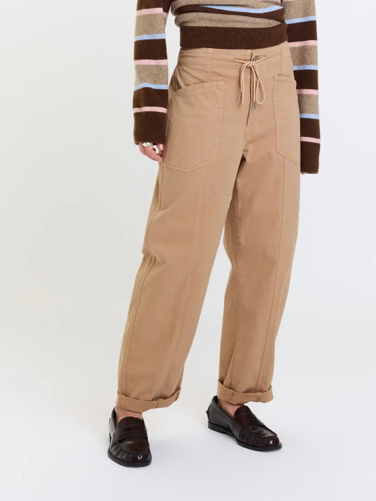 Daze - Villa Drawstring Barrel Leg Pant in Latte