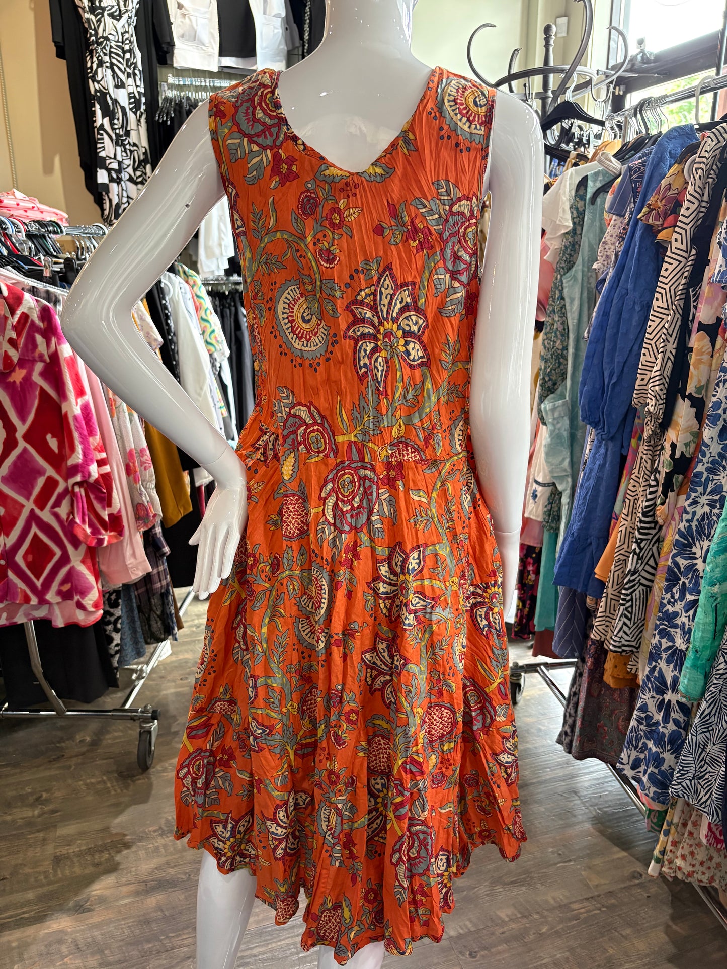 Dress Addict – Sleeveless Mid-Length Dress with Pockets