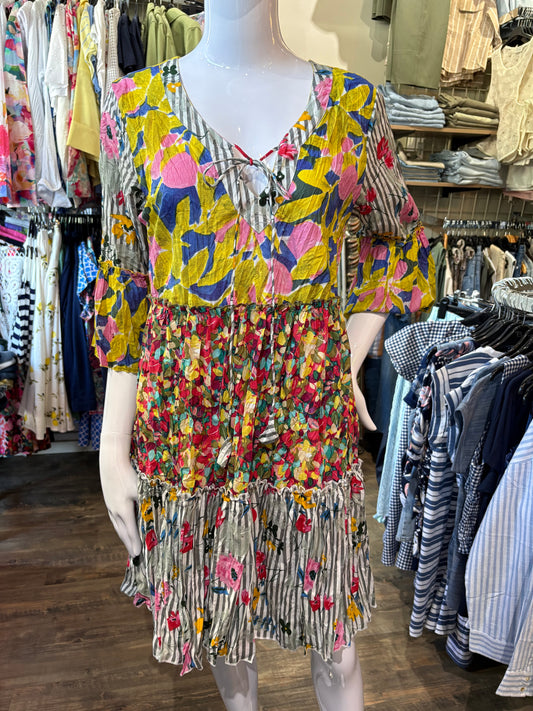 Dress Addict – 1/2 Sleeve V-Neck Knee-Length Dress