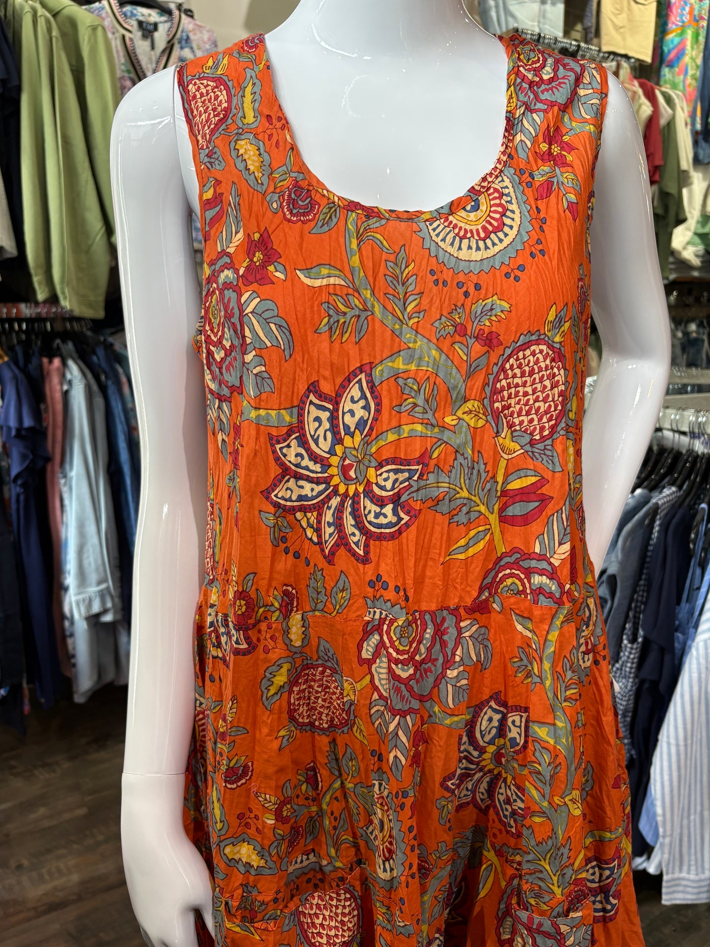 Dress Addict – Sleeveless Mid-Length Dress with Pockets