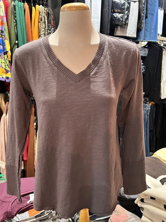 Mododoc - Waffle Mix V-Neck Top in Dark Pewter