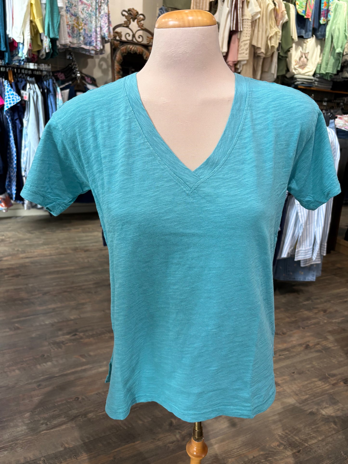 Mododoc – Short Sleeve V-Neck Tee