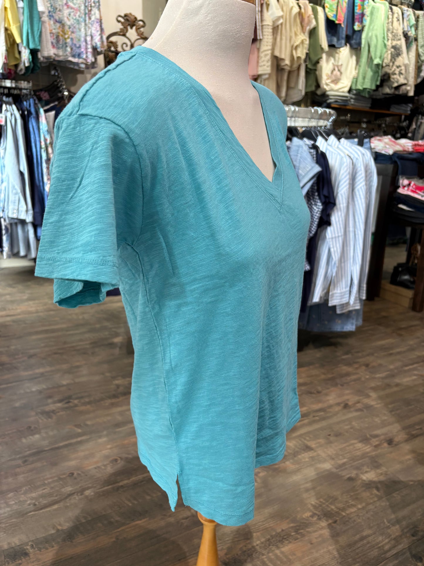 Mododoc – Short Sleeve V-Neck Tee