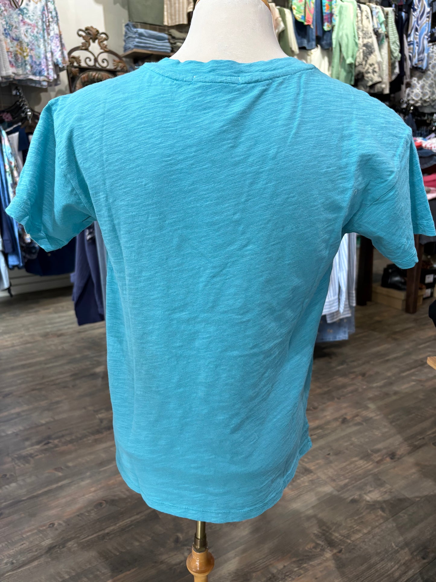 Mododoc – Short Sleeve V-Neck Tee